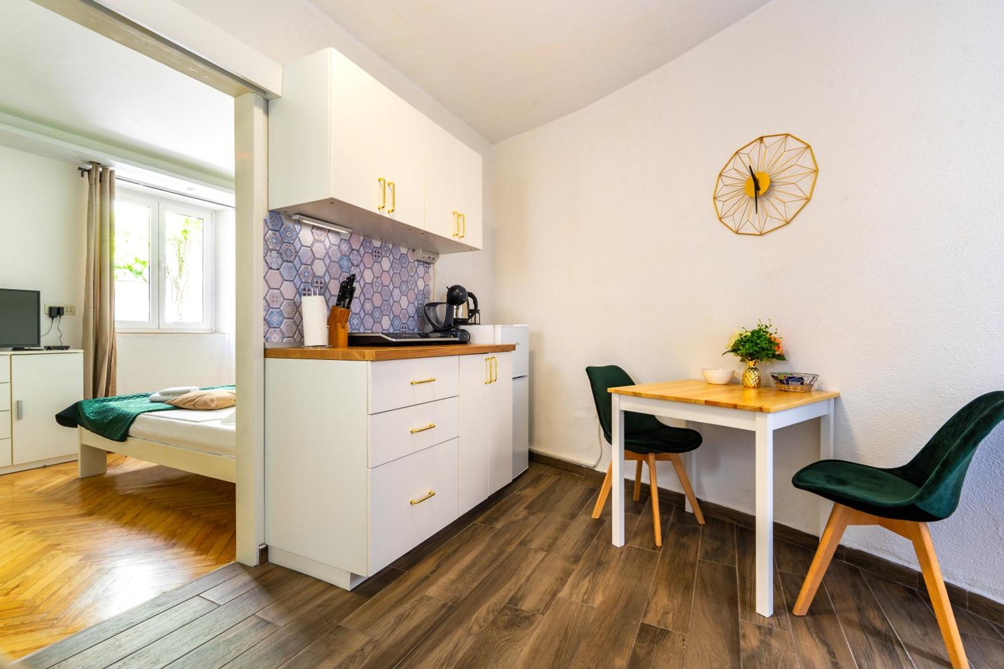 Apartman Corner Split